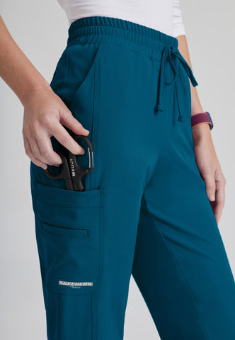 SKECHERS - F 6PKT  Classic Mid Tapered Gamma Pant  4-way